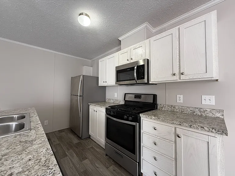 38000 Le Chateau Blvd #98 — Photo 4