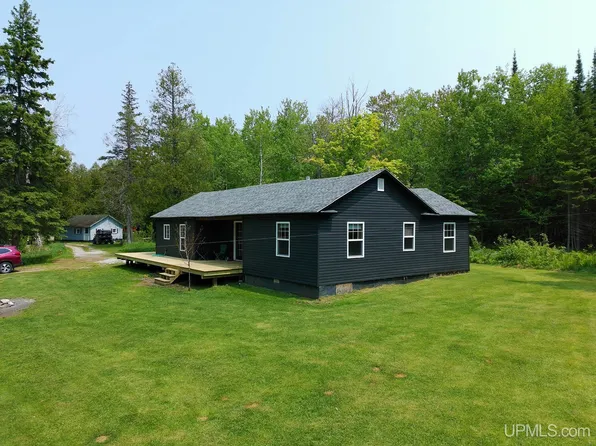 2731 W Jones Rd, Gulliver, MI 49840