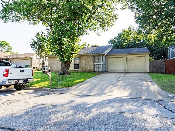 2nd image of 2418 Clearwood Dr