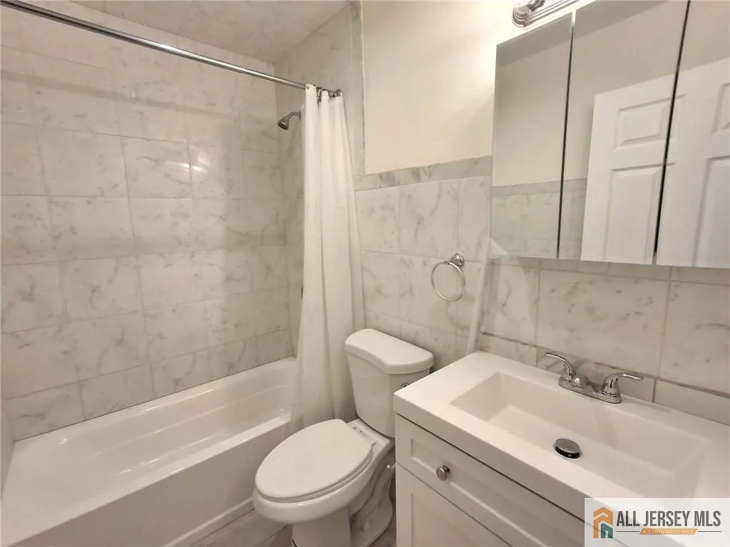 Building Photo - 49 Hillside Ave #A