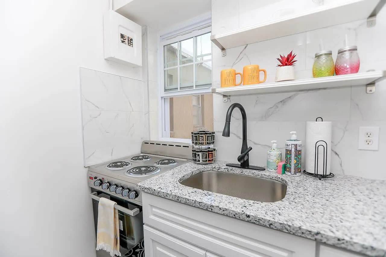 1 bed, 650 sqft, $2,000 — Photo 3