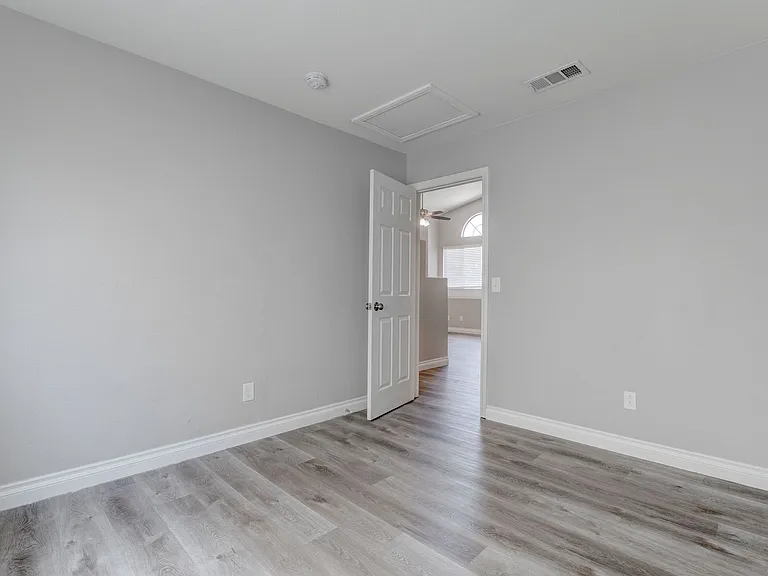 1613 Cathedral Peak Ct — Photo 21