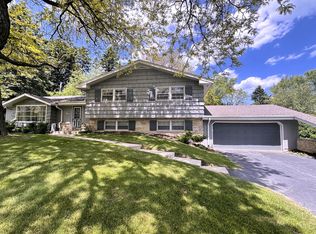 2520 W Kenboern Dr, Glendale, WI 53209