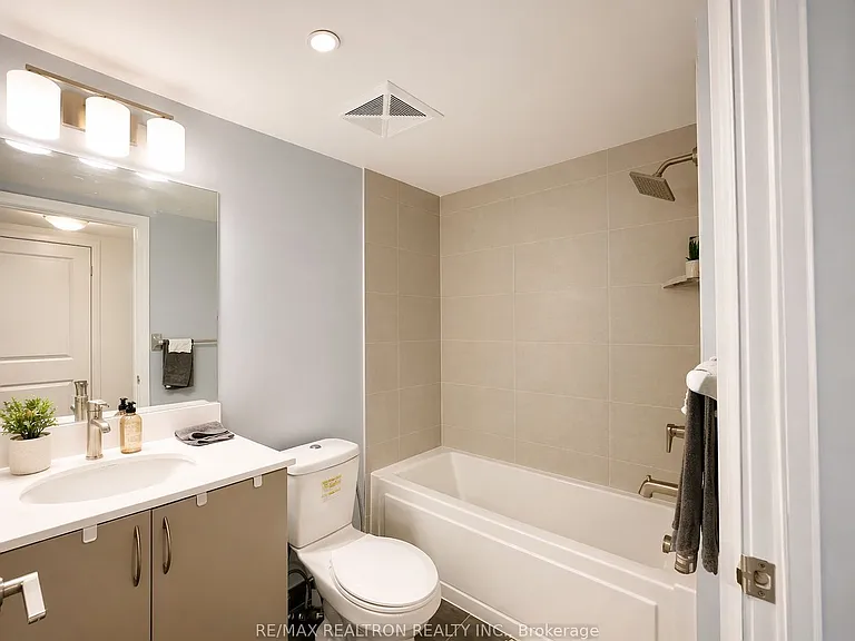 5162 Yonge St #2010 — Photo 5