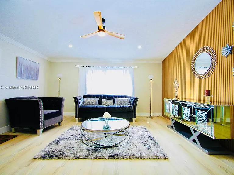 244 NW 6th Ave — Photo 8
