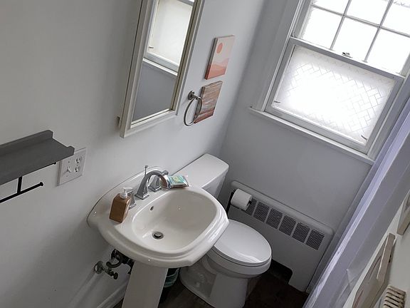 5th image of 452 East St #1AF
