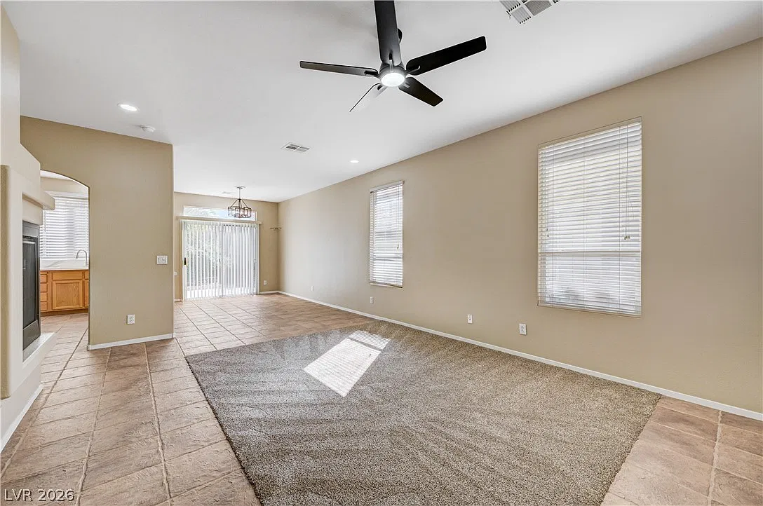 3 bed, 2.0 bath, 1504 sqft, $2,100 — Photo 4