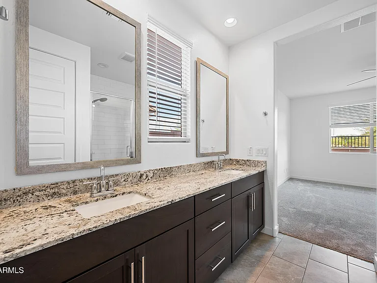 8911 W Solano Dr — Photo 15