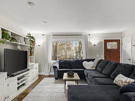 3rd image of 6305 Jacobs Way