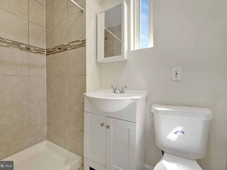 618 Columbia Rd NW — Photo 9