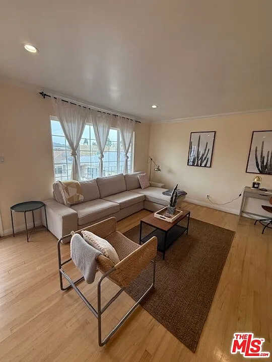 2 bed, 2.0 bath, 1400 sqft, $5,400 — Photo 4
