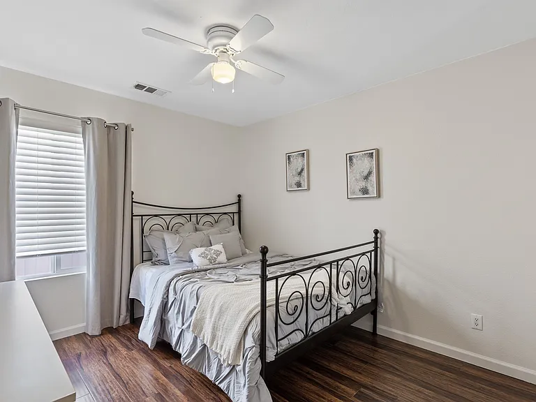 903 Valerie Ln — Photo 8