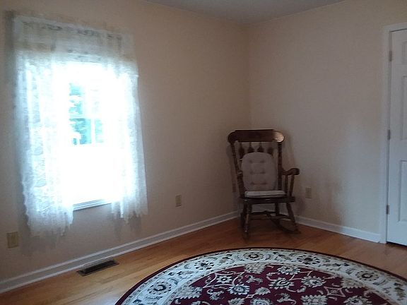 2nd image of 39 Robyn Dr