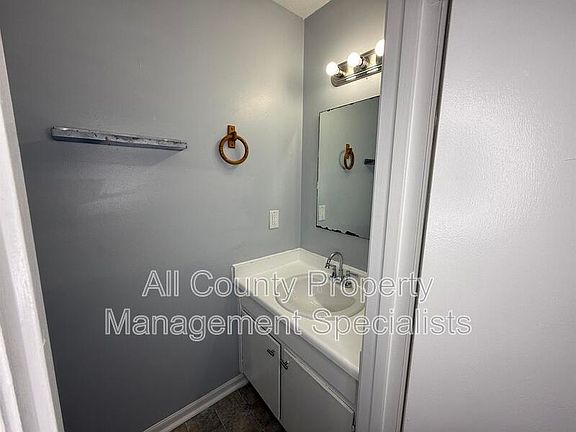 3rd image of 1307 Cactus Ave #5C
