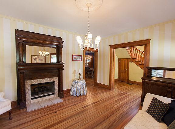 5th image of 121 W Maple St