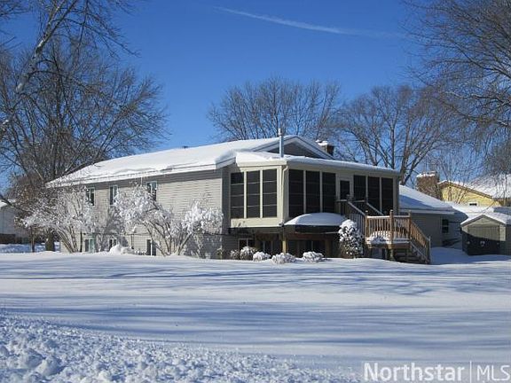 3rd image of 1327 Oakview Way