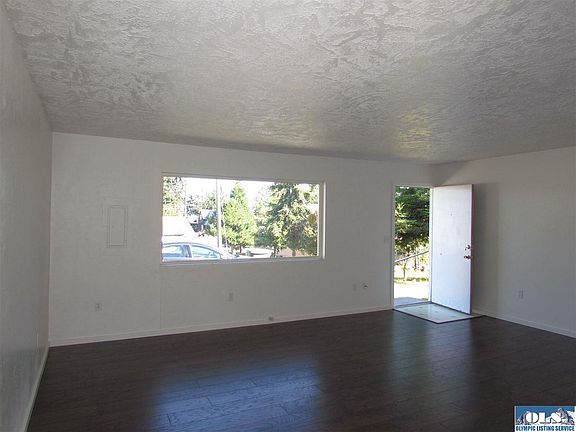 5th image of 136 W Park Ave #138