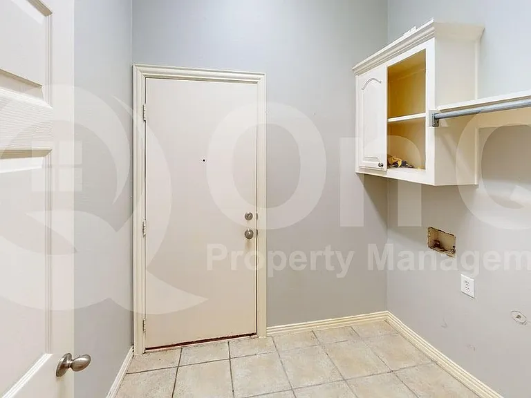 4536 Brenda Dr — Photo 16