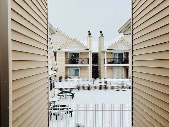 2nd image of 913 Carriage Circle Ln APT H