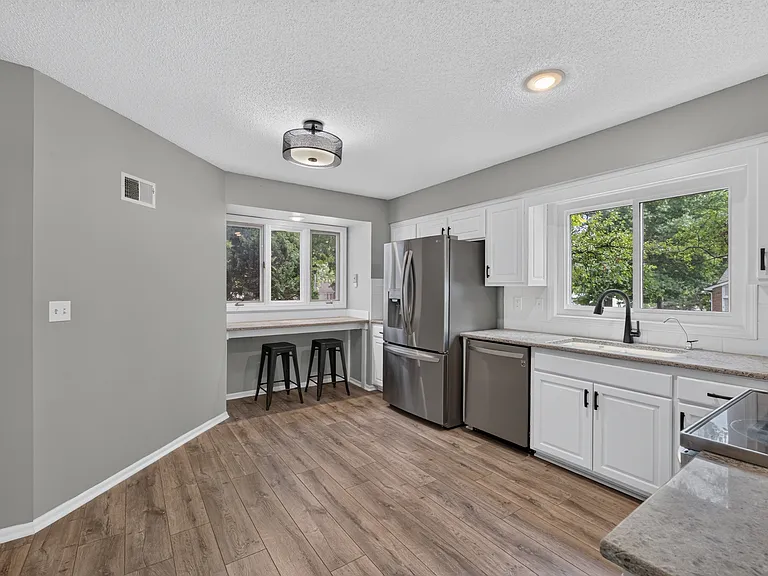 12044 Hemlock St — Photo 17