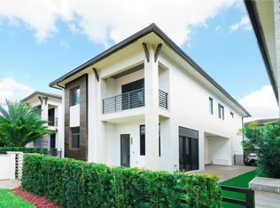 8208 Central Park Blvd, Doral, FL 33166