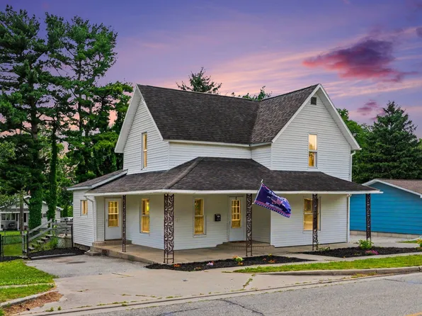 1031 N Huntington St, Syracuse, IN 46567