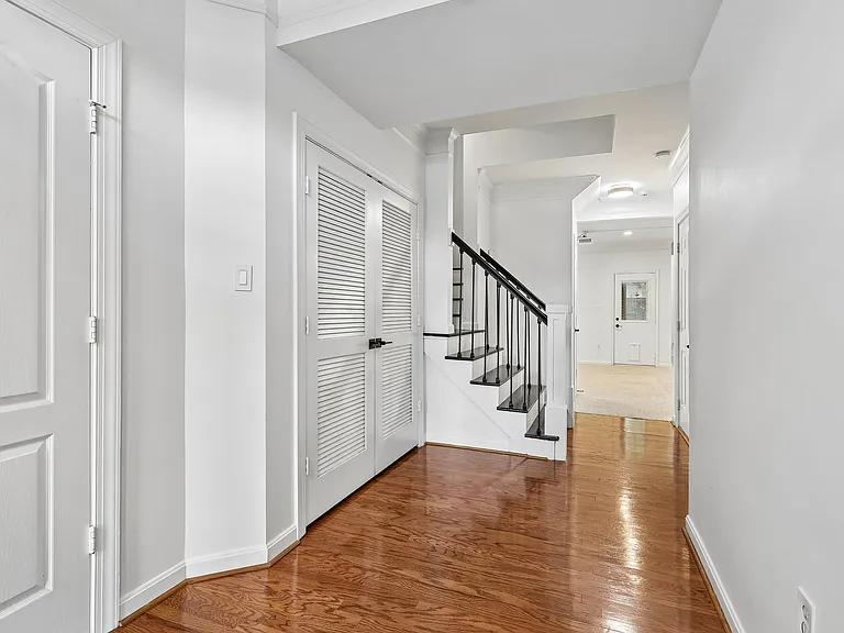 5016 Gardner Dr — Photo 2