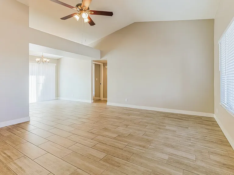 1415 N Ironwood St — Photo 3
