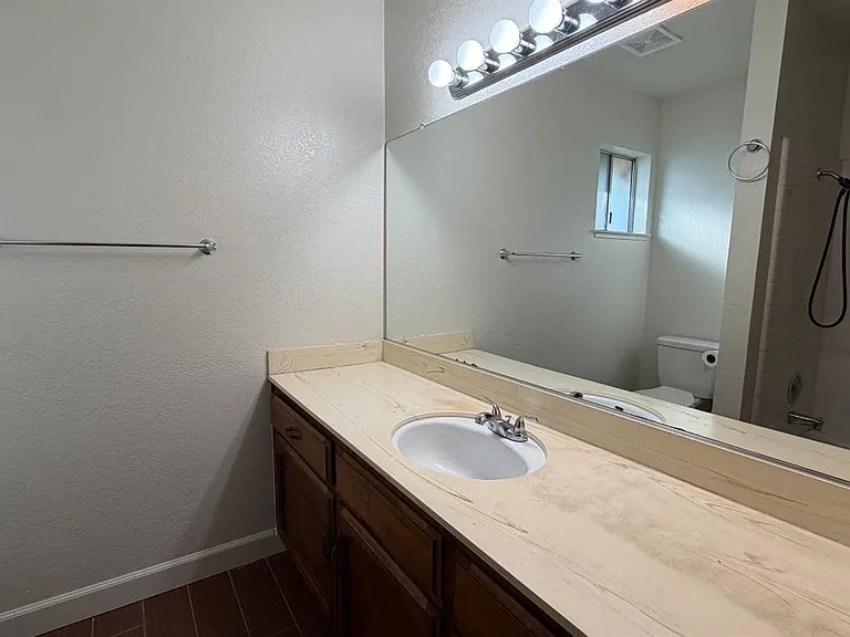 5771 N Valentine Ave #101 — Photo 18