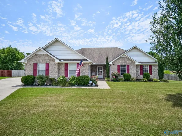 16580 Bellewood Dr, Athens, AL 35613