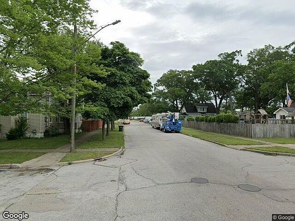 Exterior Neighborhood (street photo)