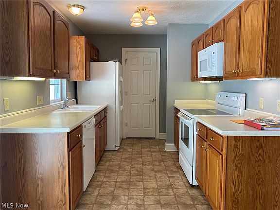 5th image of 313 Abby Ln