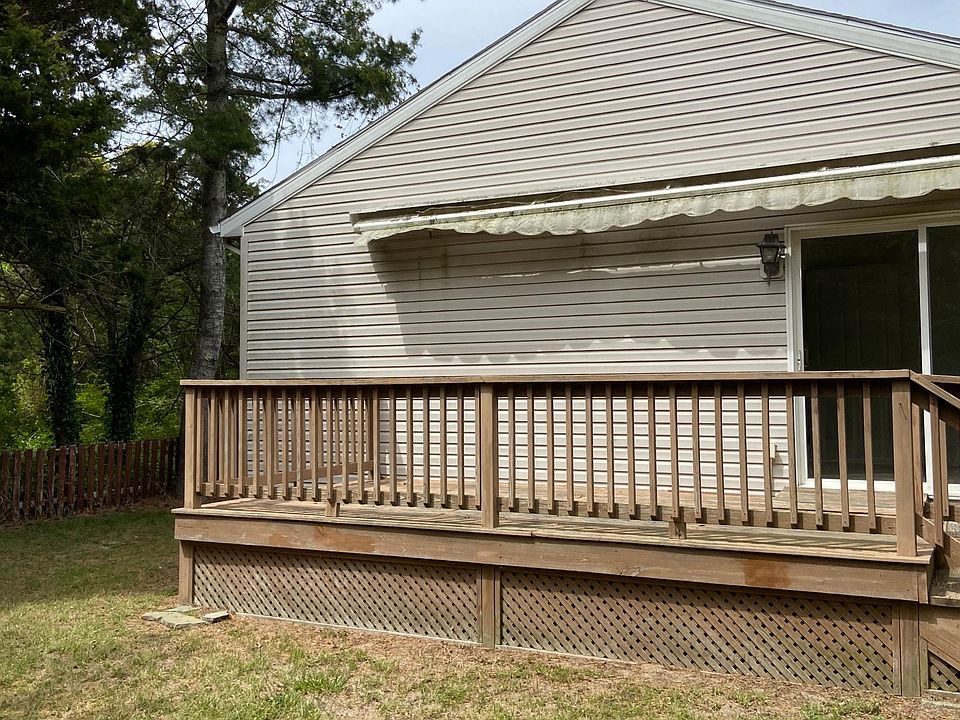 2nd image of 402 Oak Ave