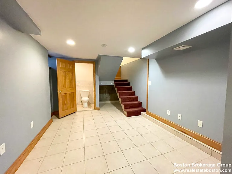 241 W 3rd St #2 — Photo 6