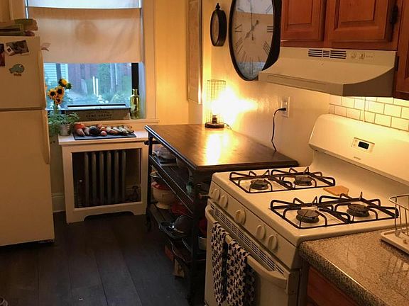 3rd image of 407 Woodstock Ave APT 1D