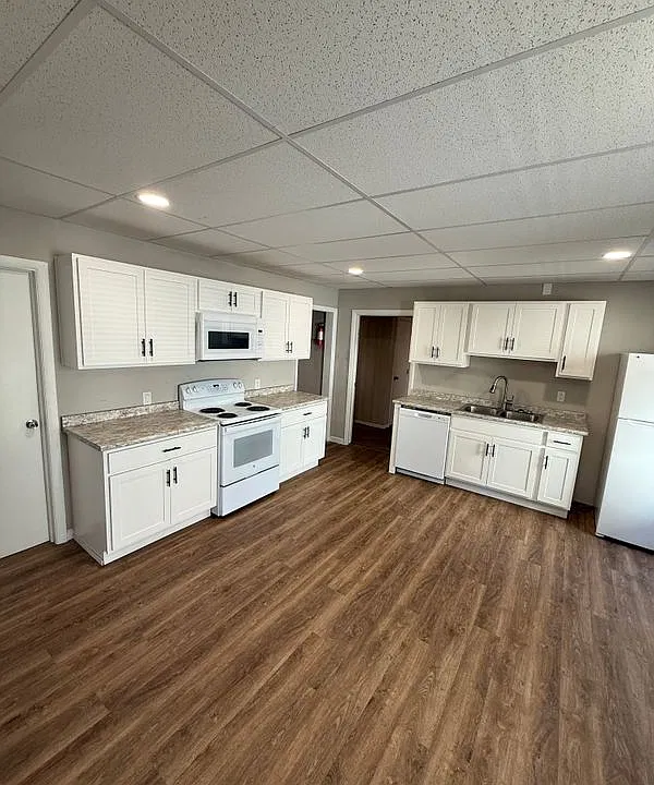 8 Thompson Ct #1