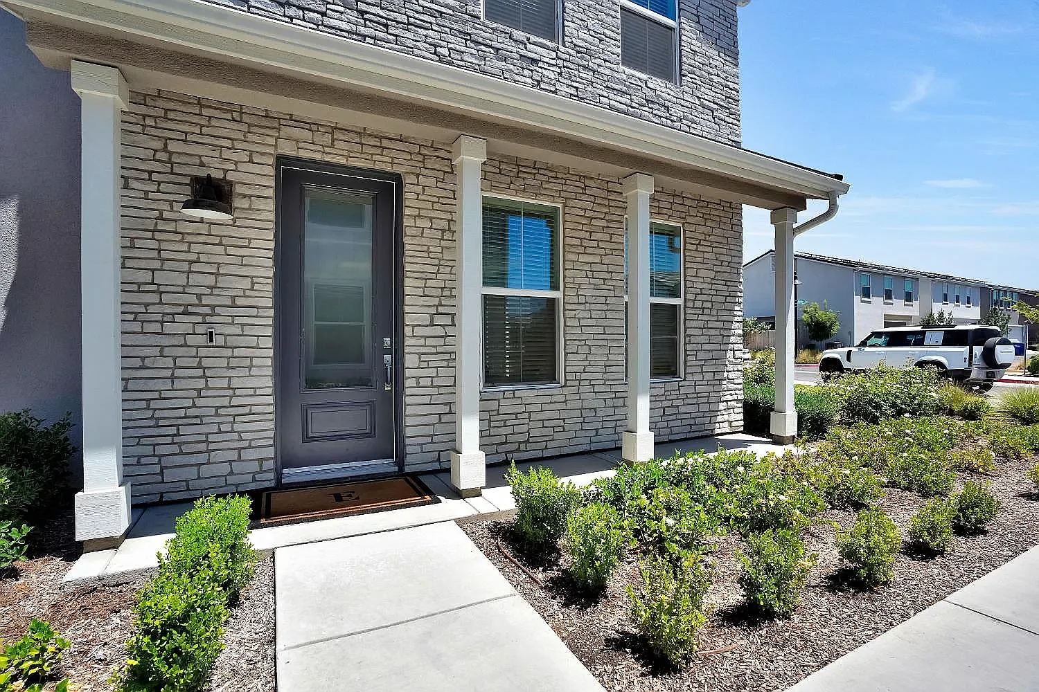 3 bed, 2019 sqft, $2,750 — Photo 1