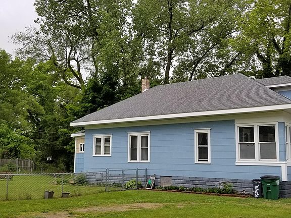 3rd image of 140 W Empire Ave