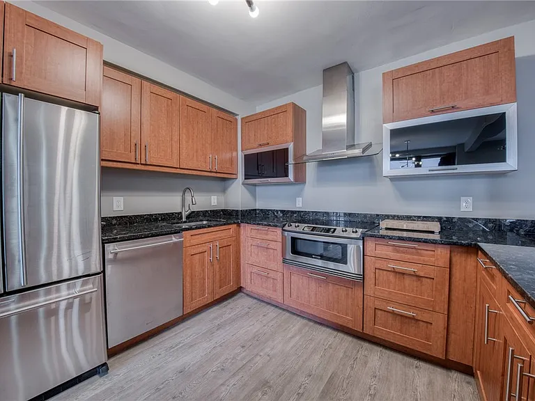 320 Fort Duquesne Blvd #4E — Photo 21