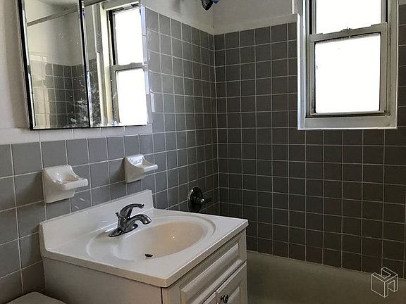 5th image of 201 E 19th St APT 12D