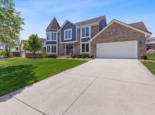 1209 Grandview Dr, Rochester Hills, MI 48306