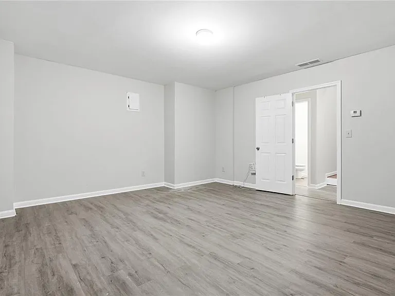 6199 Thorncrest Dr — Photo 21
