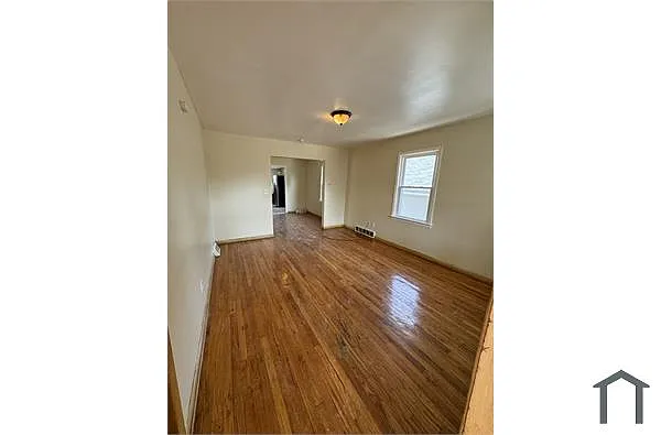 3402 Roehl Ave photo 1
