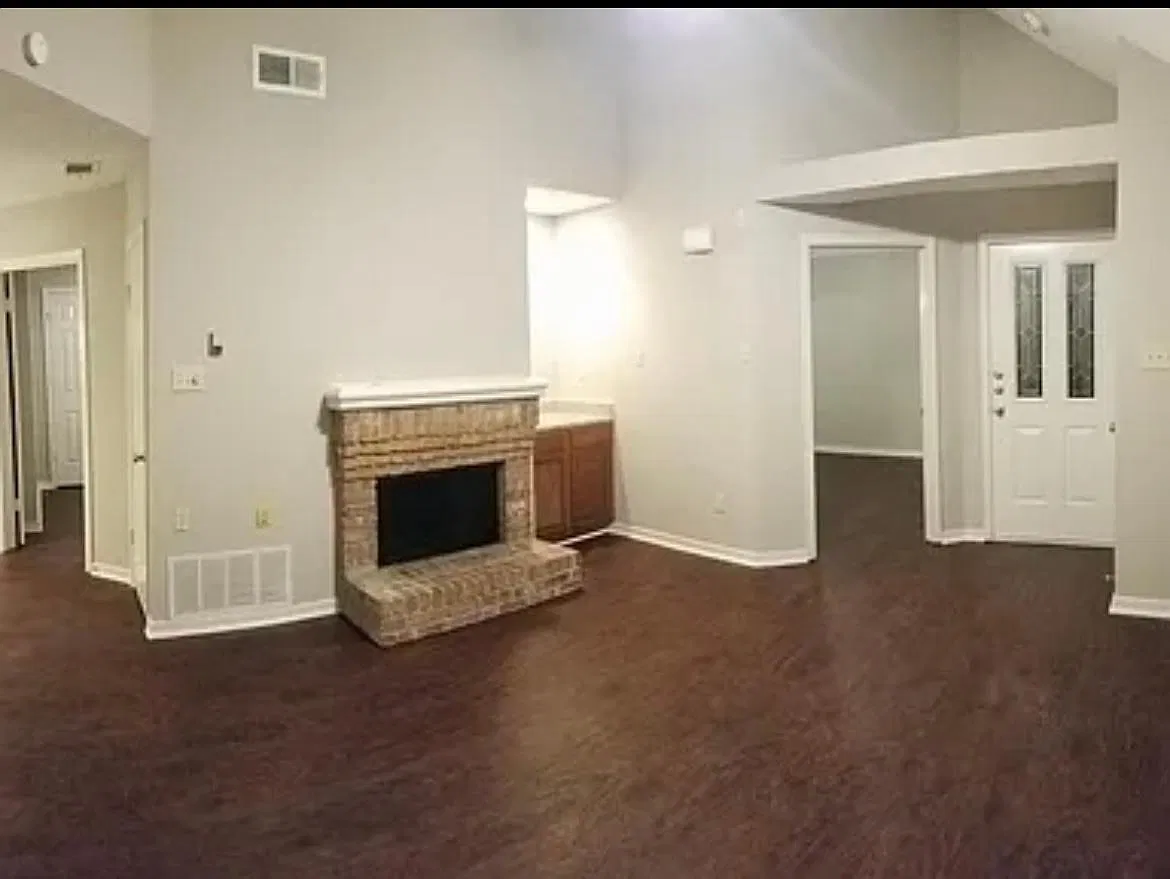 2 bed, 972 sqft, $1,925 — Photo 3