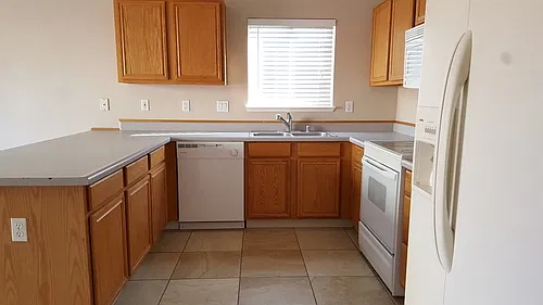3BR House in Woodland Village Available Now! at Woodland Village — Photo 4