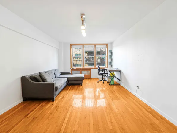 1625 Emmons Avenue image 7 of 15