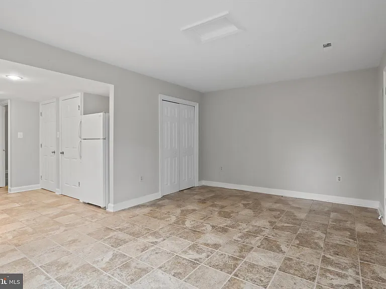101 Roberts Ct — Photo 29