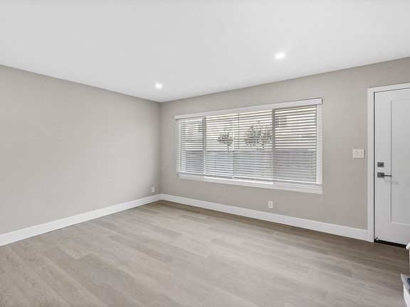 4th image of 1024 Mission Dr APT B