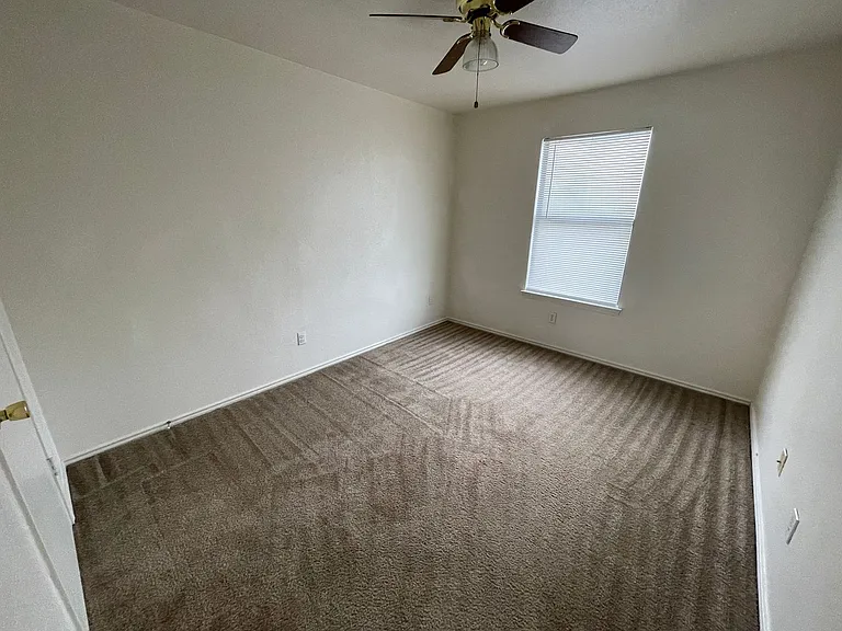 Rent Rollback! Get $100 in savings! — Photo 6