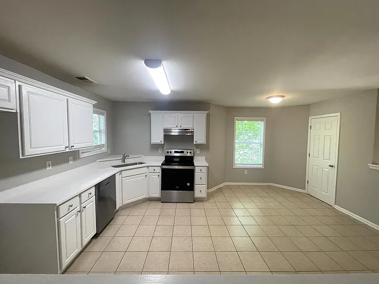 335 Spring Lake Ct — Photo 5